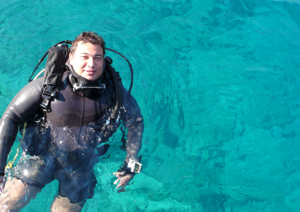 Man learn diving in bali diving courses