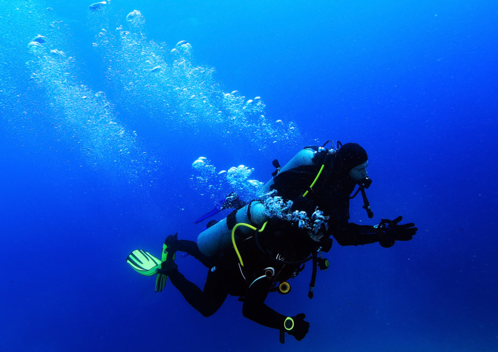 Scuba Diving to see Boga Wreck