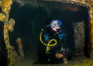 people dive into boga wreck - Bali Diving Courses, SSI Scuba Course in Bali, Diving Course in Bali
